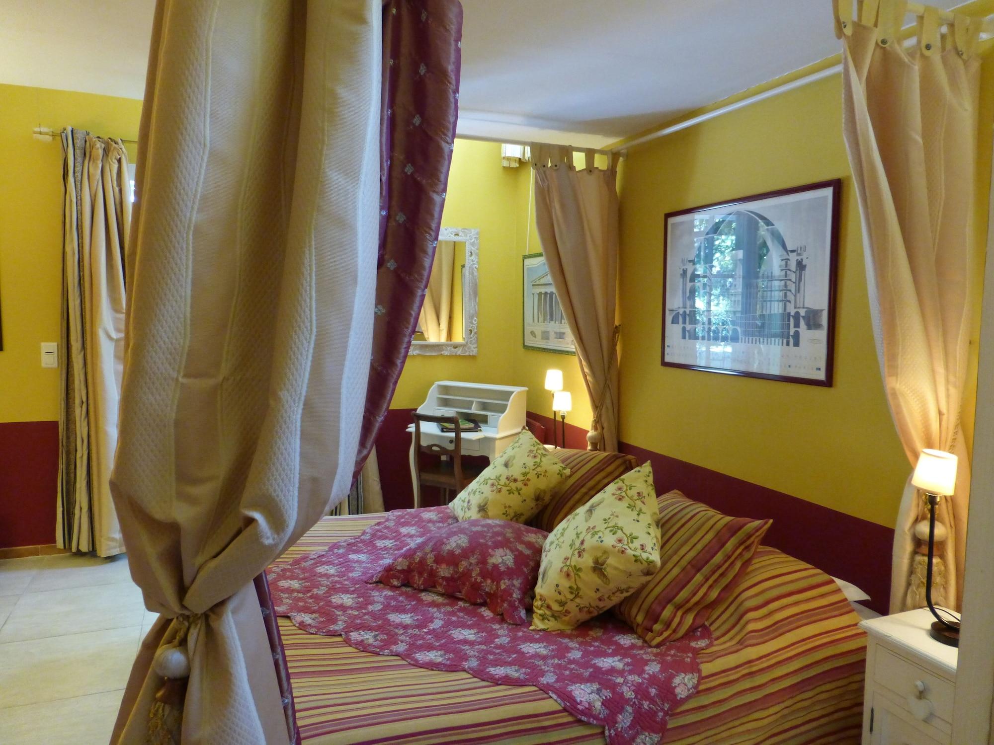 Mas De La Chapelle Hotel Arles Bagian luar foto