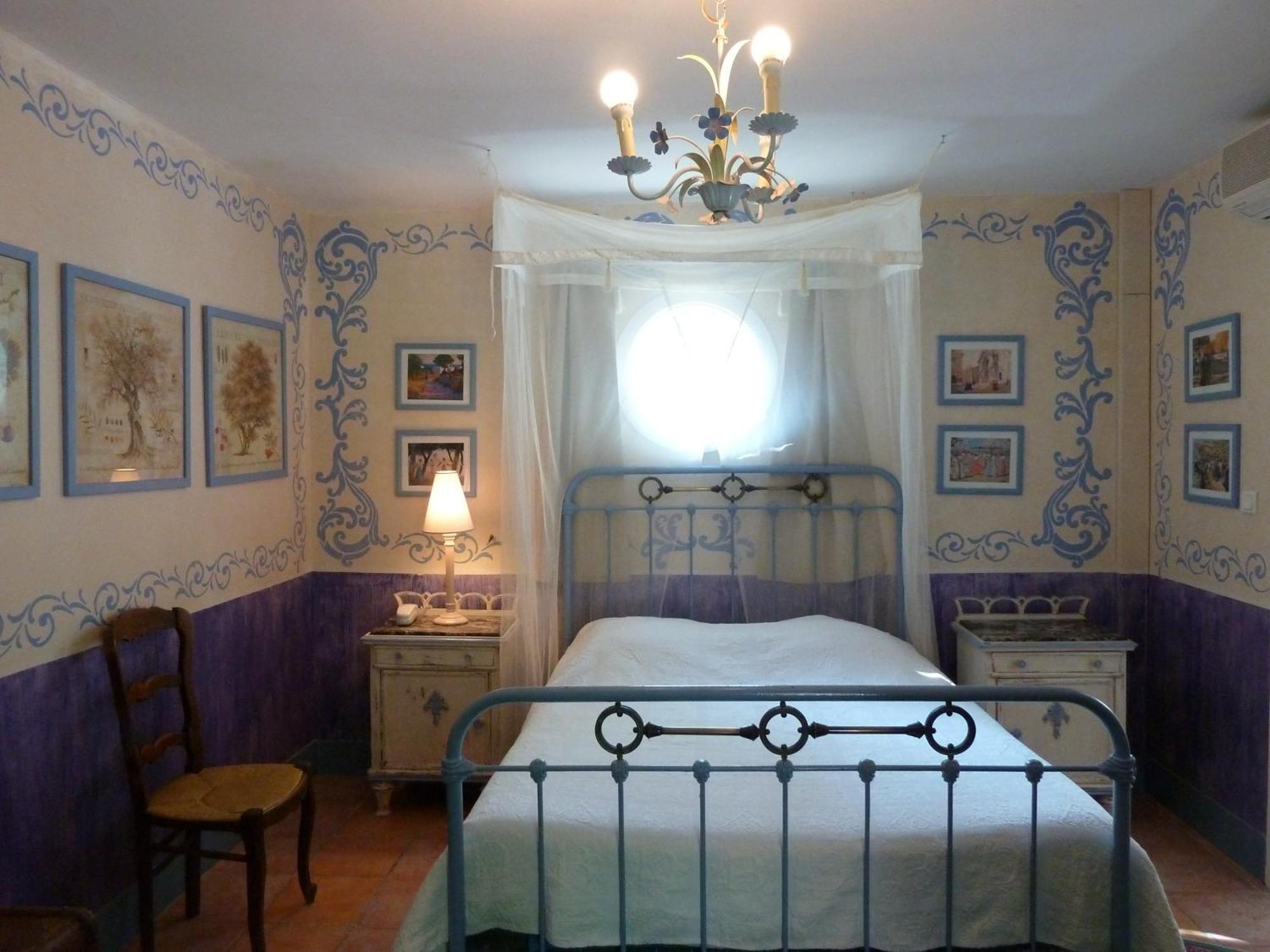 Mas De La Chapelle Hotel Arles Bagian luar foto